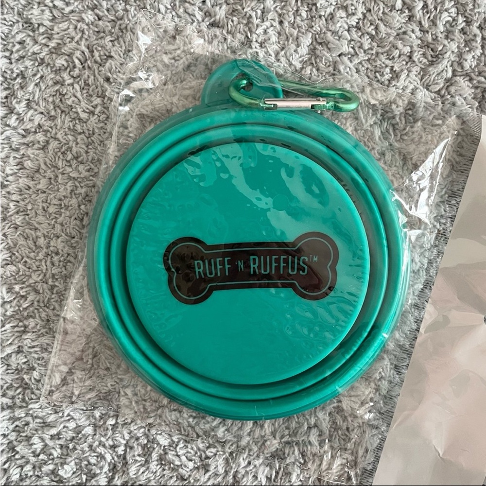 ❄️5/$20 Collapsible Travel Bowl Dog Bowl Teal with Dog Bone Icon Brand New